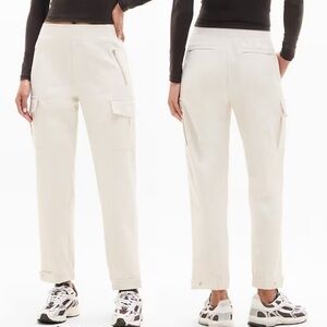 Athleta NWOT Endless High Rise Cargo Pant in Bone size 14 Women’s activewear